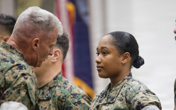 Commanding General recognize Marines during visit to MCAS Iwakuni