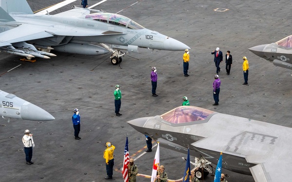President of the United States visits the USS George Washington