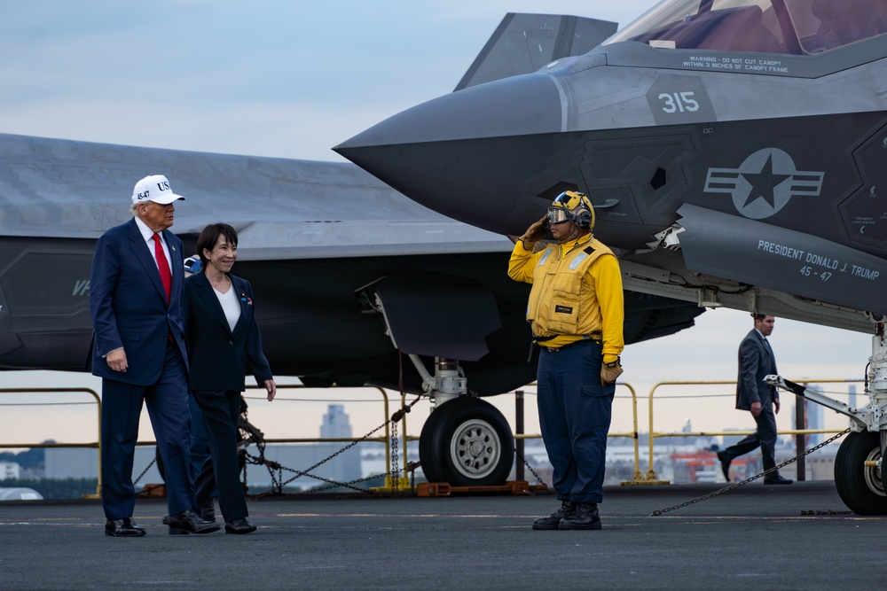 President of the United States visits the USS George Washington