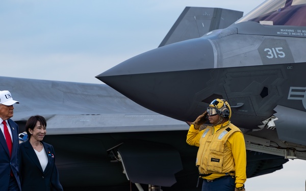 President of the United States visits the USS George Washington