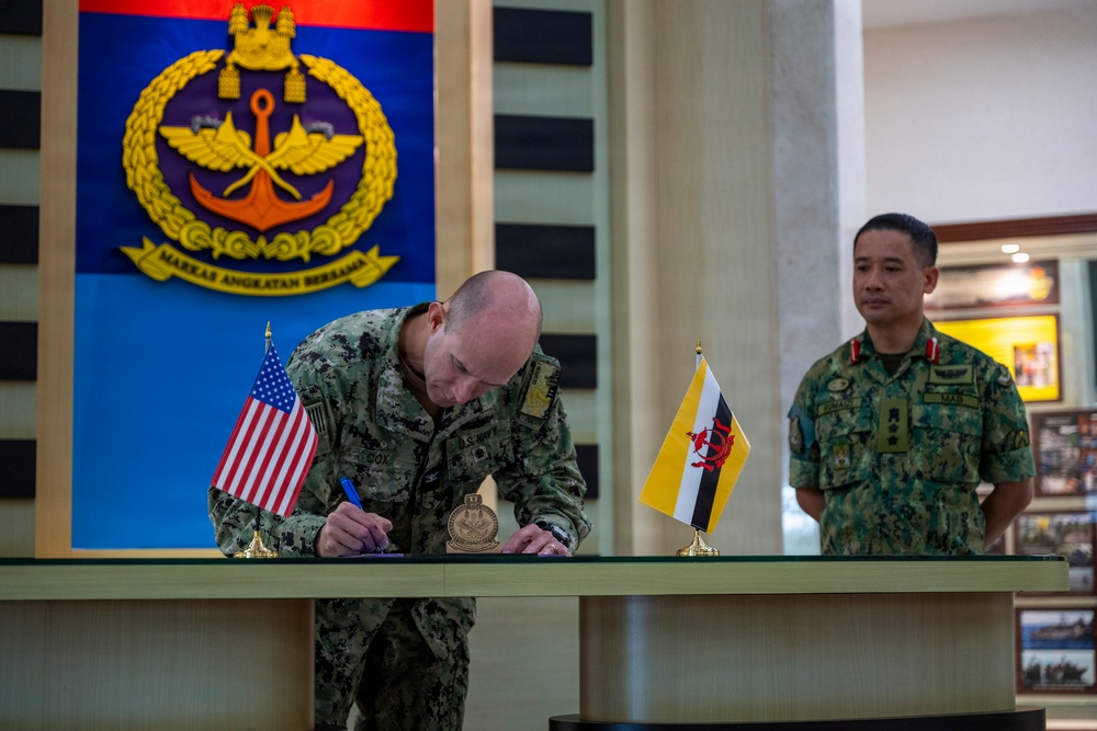 DESRON 7 Deputy Commodore Visits the Royal Brunei Armed Forces during CARAT Brunei 2025 DESRON 7 Deputy Commodore Visits the Royal Brunei Armed Forces during CARAT Brunei 2025