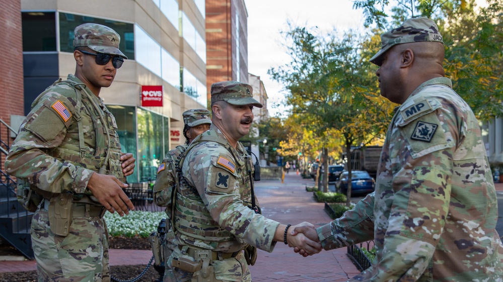 Lt. Col. Steven Jackson meets with Soldiers on patrol at George Washington University