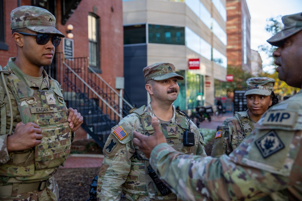 Lt. Col. Steven Jackson meets with Soldiers on patrol at George Washington University