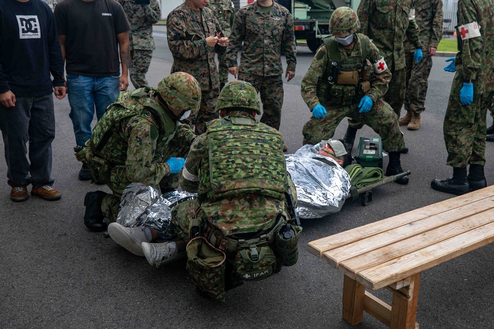 U.S. Navy, JGSDF, and JMSDF members participate in mass casualty training U.S. Navy, JGSDF, and JMSDF members participate in mass casualty training