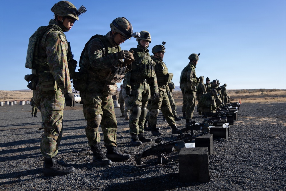 U.S. Army and Japanese Self Defense Force Members cross-train Battle Drill Six during Rising Thunder 25