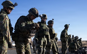 U.S. Army and Japanese Self Defense Force Members cross-train Battle Drill Six during Rising Thunder 25