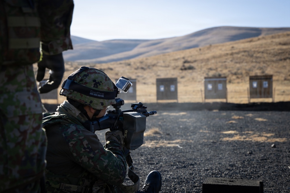 U.S. Army and Japanese Self Defense Force Members cross-train Battle Drill Six during Rising Thunder 25