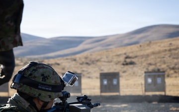 U.S. Army and Japanese Self Defense Force Members cross-train Battle Drill Six during Rising Thunder 25