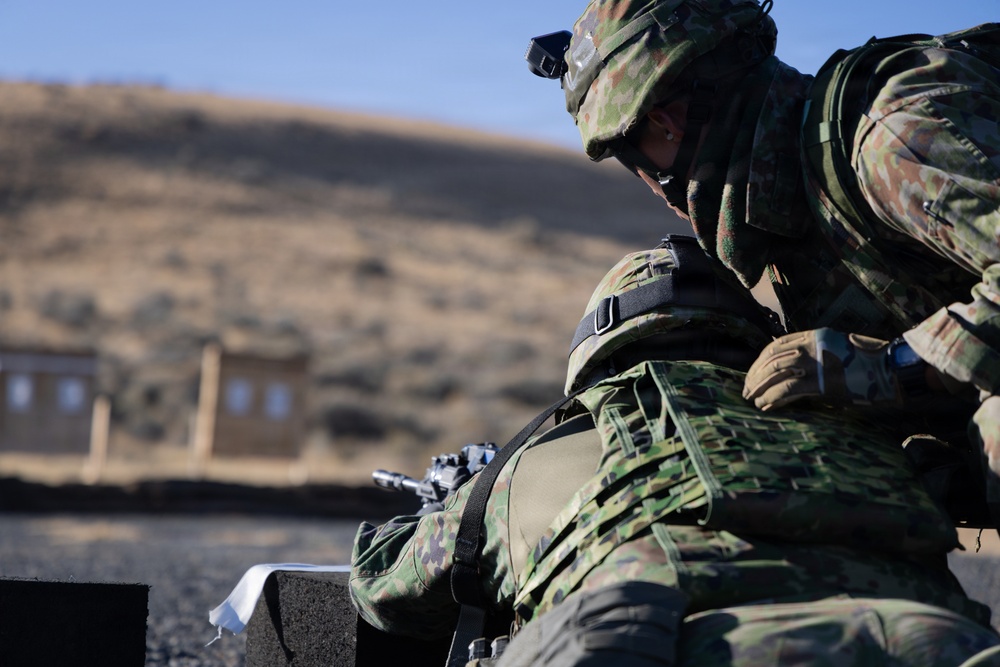 U.S. Army and Japanese Self Defense Force Members cross-train Battle Drill Six during Rising Thunder 25