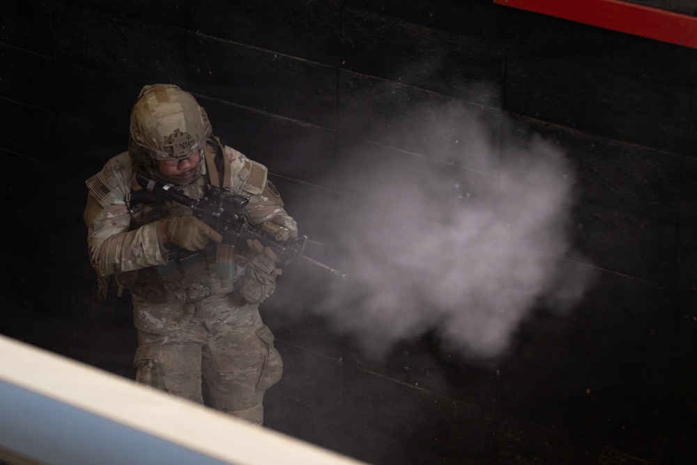 U.S. Army and Japanese Self Defense Force Members cross-train Battle Drill Six during Rising Thunder 25