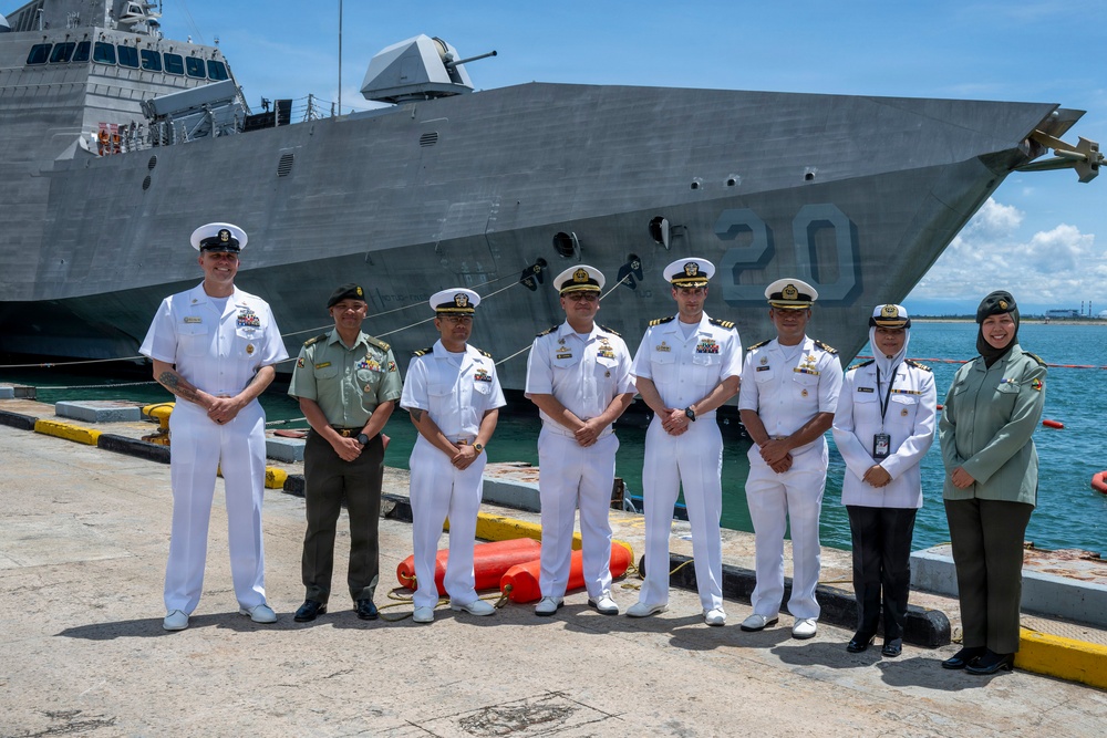 USS Cincinnati pulls into Port for CARAT Brunei