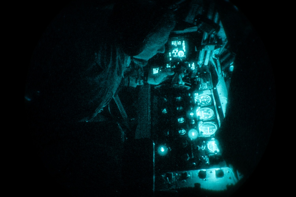 Stratotanker refuels U.S. Navy Poseidon over CENTCOM