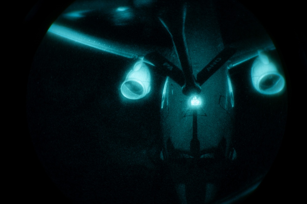 Stratotanker refuels U.S. Navy Poseidon over CENTCOM