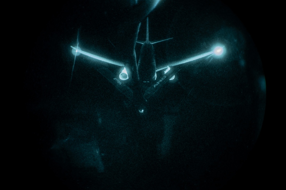 Stratotanker refuels U.S. Navy Poseidon over CENTCOM