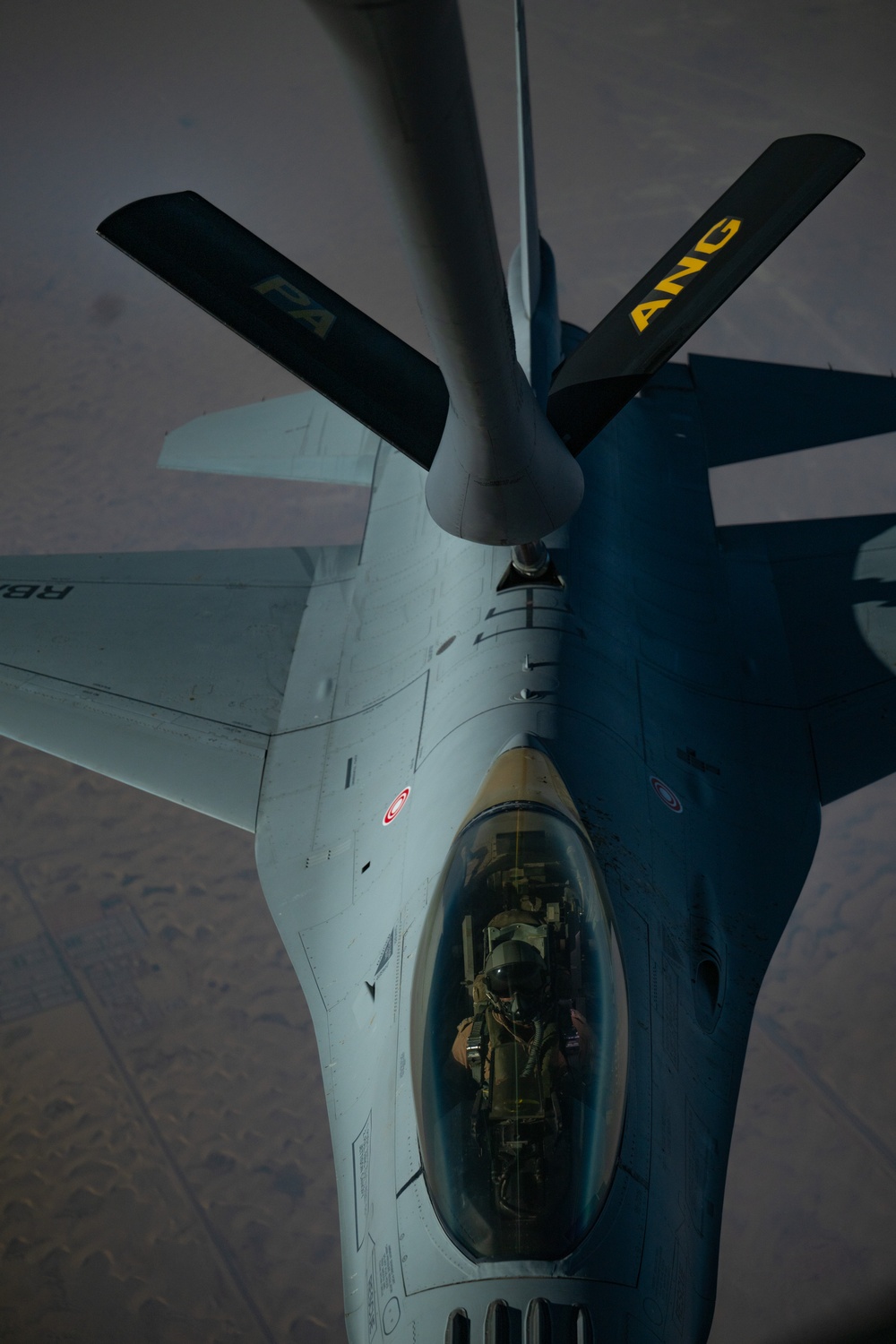 Stratotanker refuels Royal Bahrain Air Force Fighting Falcons