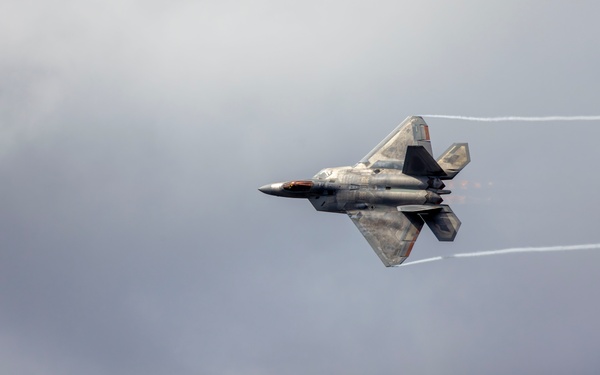 F-22 Raptor Ignites the Sky at NAS Oceana