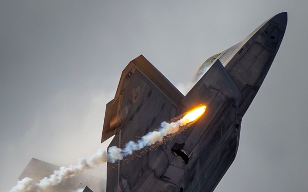 F-22 Raptor Ignites the Sky at NAS Oceana