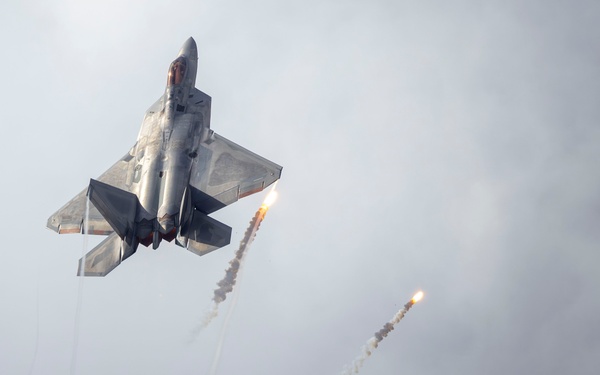 F-22 Raptor Ignites the Sky at NAS Oceana