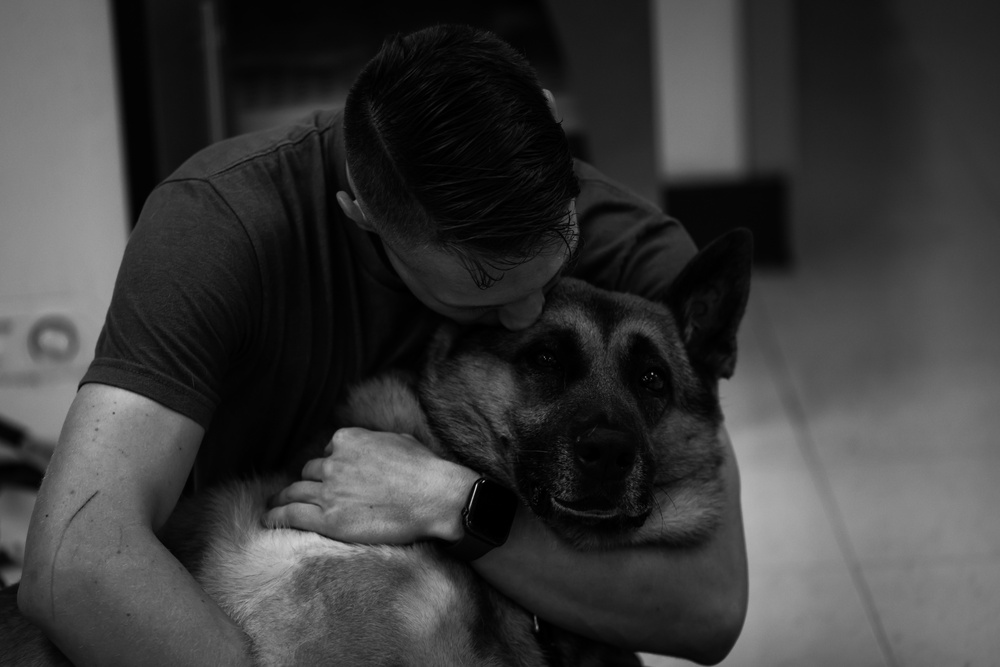 Training, Trust and the Bond Behind the Badge Training, Trust and the Bond Behind the Badge