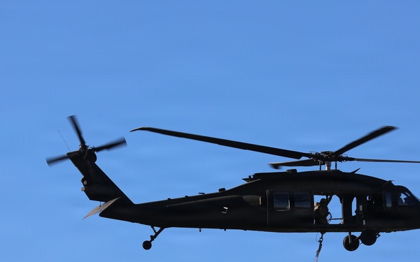 1-108th Assault Helicopter Battalion Conducts Bucket Training