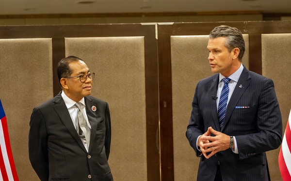 SW Hegseth Bilat with Malaysia MOD