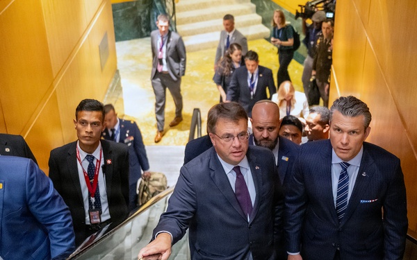 SW Hegseth Bilat with Malaysia MOD