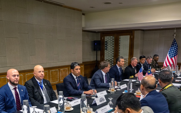 SW Hegseth Bilat with Malaysia MOD