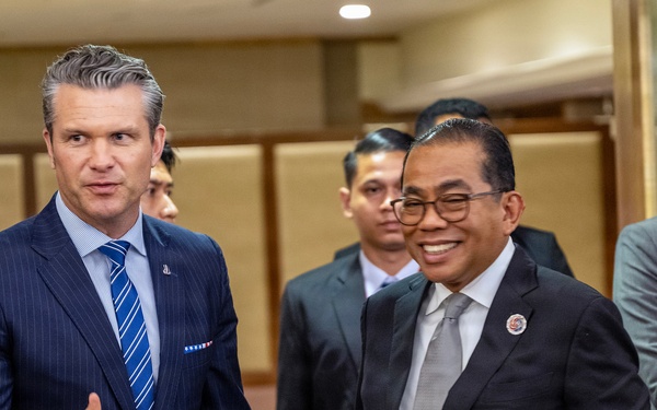 SW Hegseth Bilat with Malaysia MOD