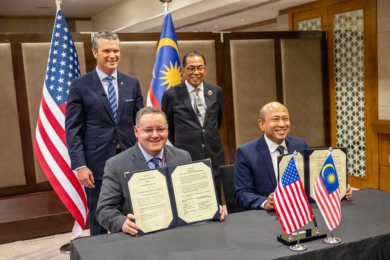 SW Hegseth Bilat with Malaysia MOD