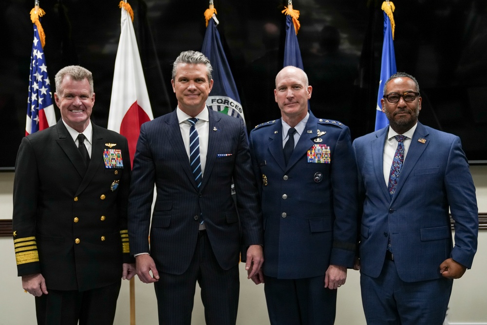 SECWAR visits USFJ SECWAR visits USFJ