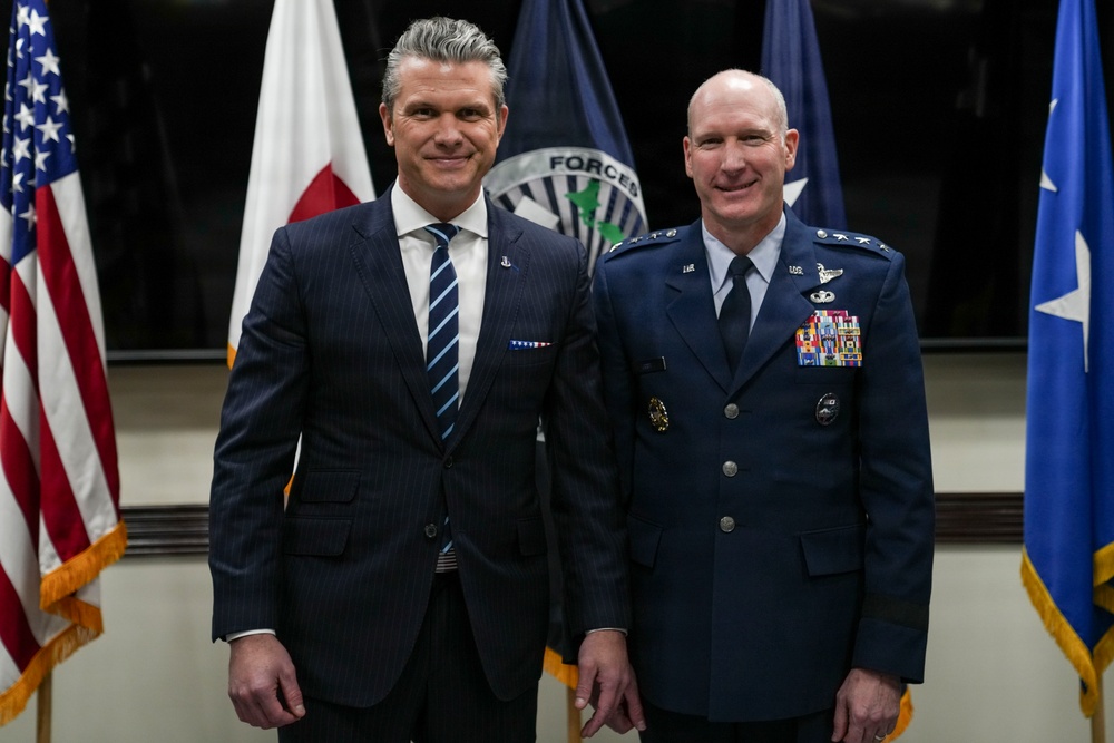 SECWAR visits USFJ SECWAR visits USFJ