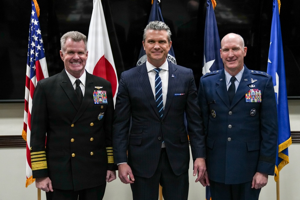 SECWAR visits USFJ SECWAR visits USFJ