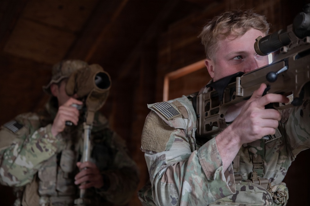 7ID Soldiers and Japanese Self Defense Force Members cross-train during Rising Thunder 25