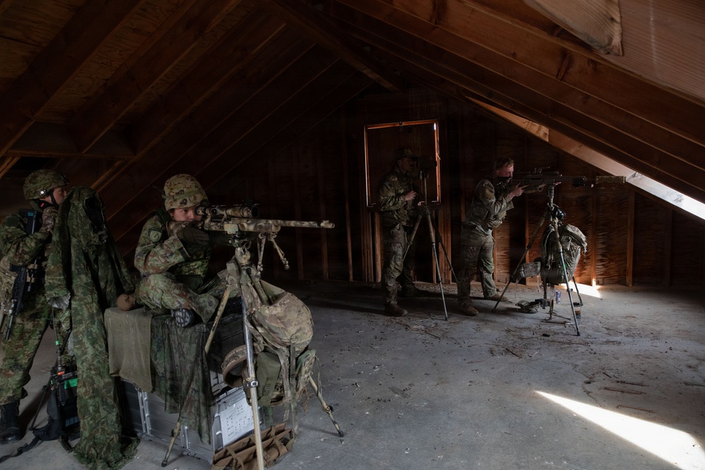 7ID Soldiers and Japanese Self Defense Force Members cross-train during Rising Thunder 25