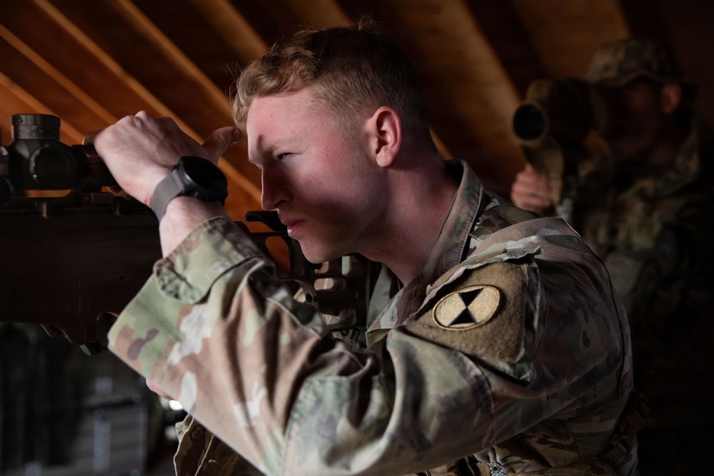7ID Soldiers and Japanese Self Defense Force Members cross-train during Rising Thunder 25