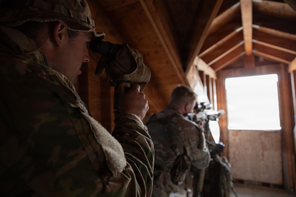 7ID Soldiers and Japanese Self Defense Force Members cross-train during Rising Thunder 25