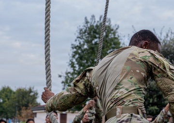 SETAF-AF Soldiers tackle obstacle course