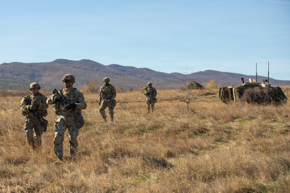 1st Infantry Division Conducts Mortar Training at Novo Selo Training Area, Bulgaria