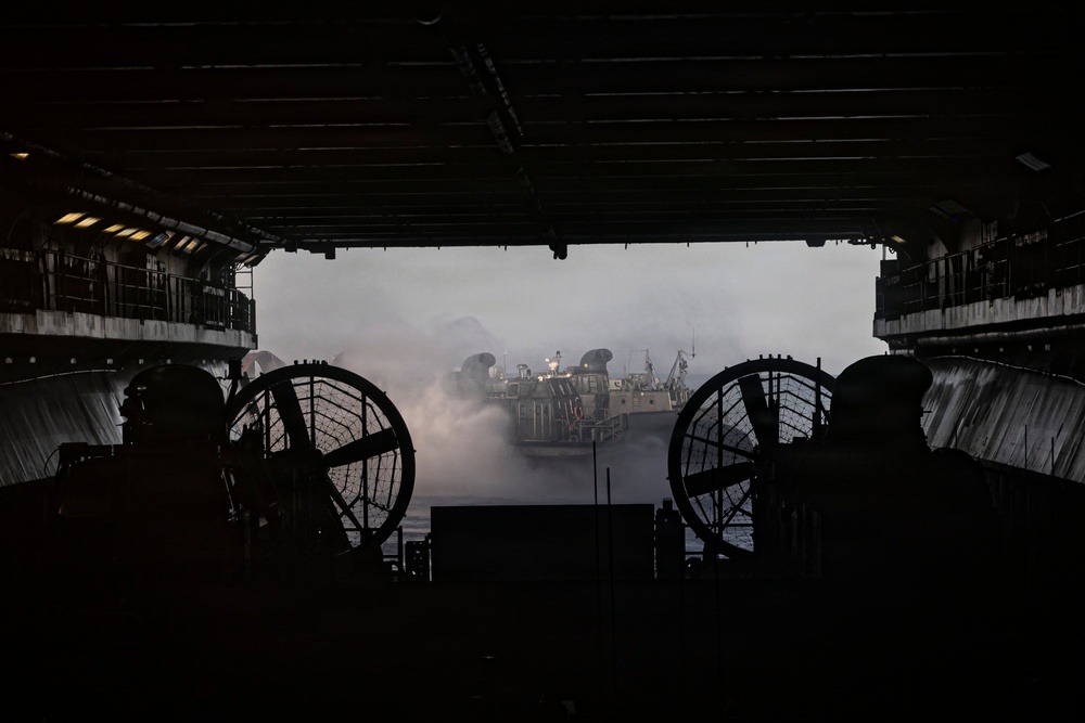 USS Iwo Jima Conducts LCAC Operations