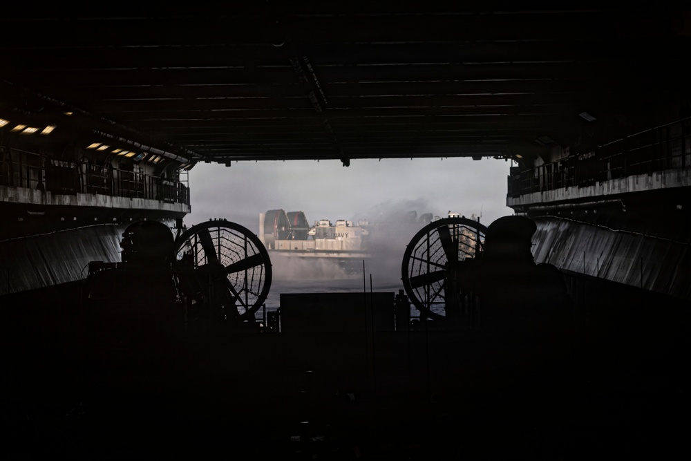 USS Iwo Jima Conducts LCAC Operations