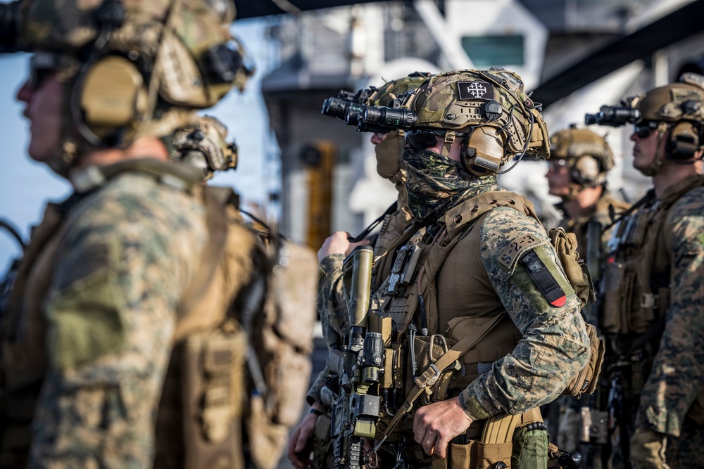22nd MEU Conducts Fast Rope Training Onto The USS Iwo Jima (LHD 7)