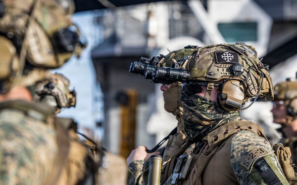 22nd MEU Conducts Fast Rope Training Onto The USS Iwo Jima (LHD 7)