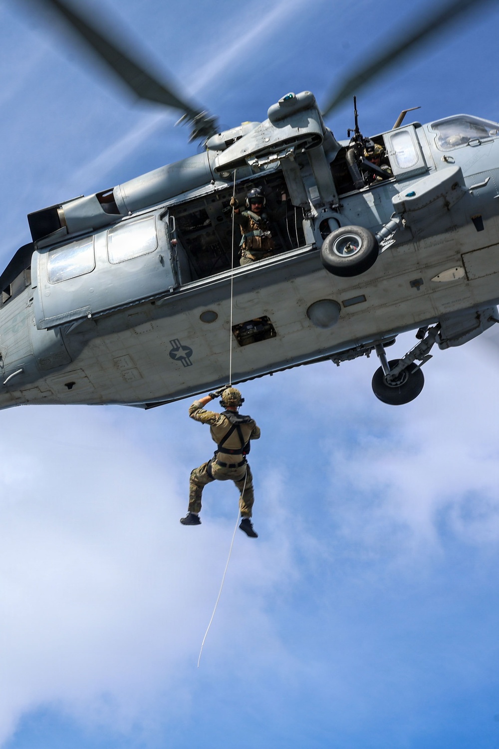Sailors aboard USS Iwo Jima Conduct Hoisting Operations