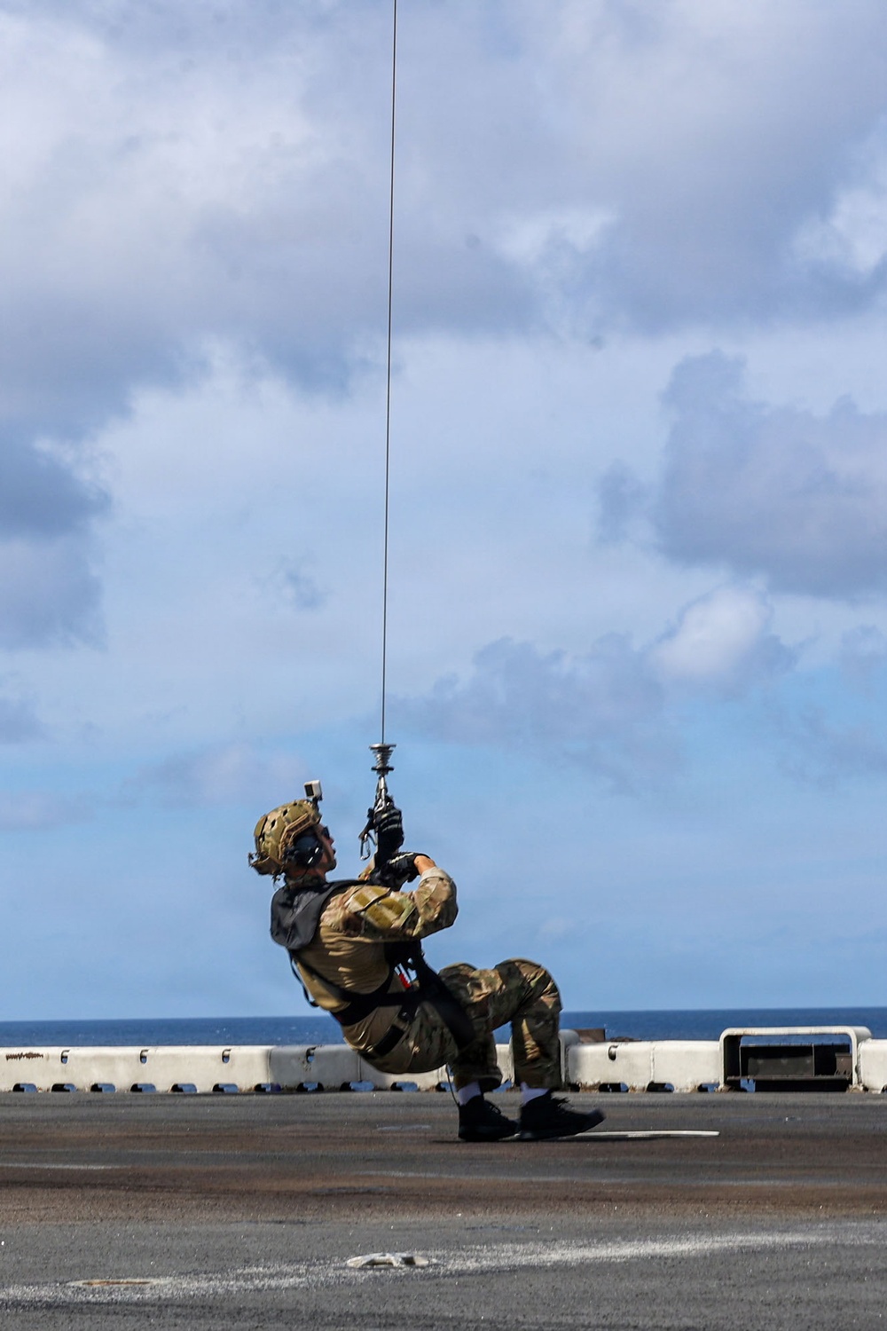Sailors aboard USS Iwo Jima Conduct Hoisting Operations