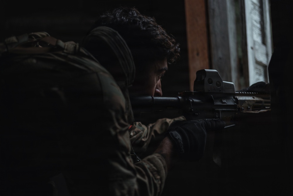 Green Berets Conduct CQB Training to Strengthen Small-Unit Tactics