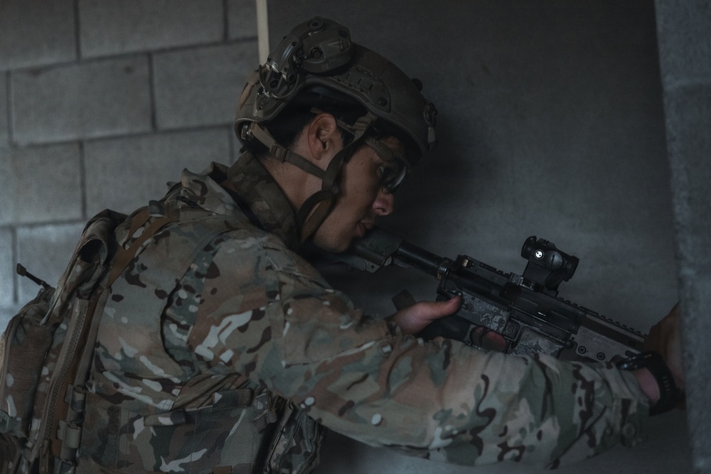 Green Berets Conduct CQB Training to Strengthen Small-Unit Tactics