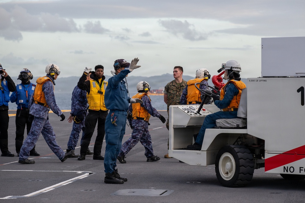 U.S. Marines, Sailors and JMSDF members carry out a flight deck operation rehearsal