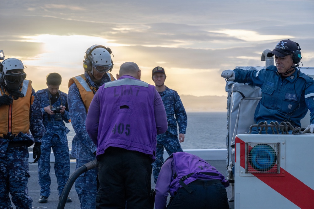 U.S. Marines, Sailors and JMSDF members carry out a flight deck operation rehearsal