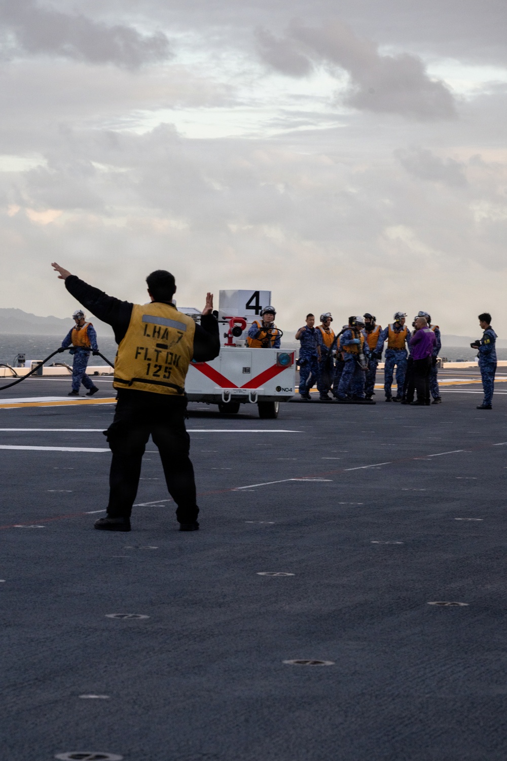 U.S. Marines, Sailors and JMSDF members carry out a flight deck operation rehearsal
