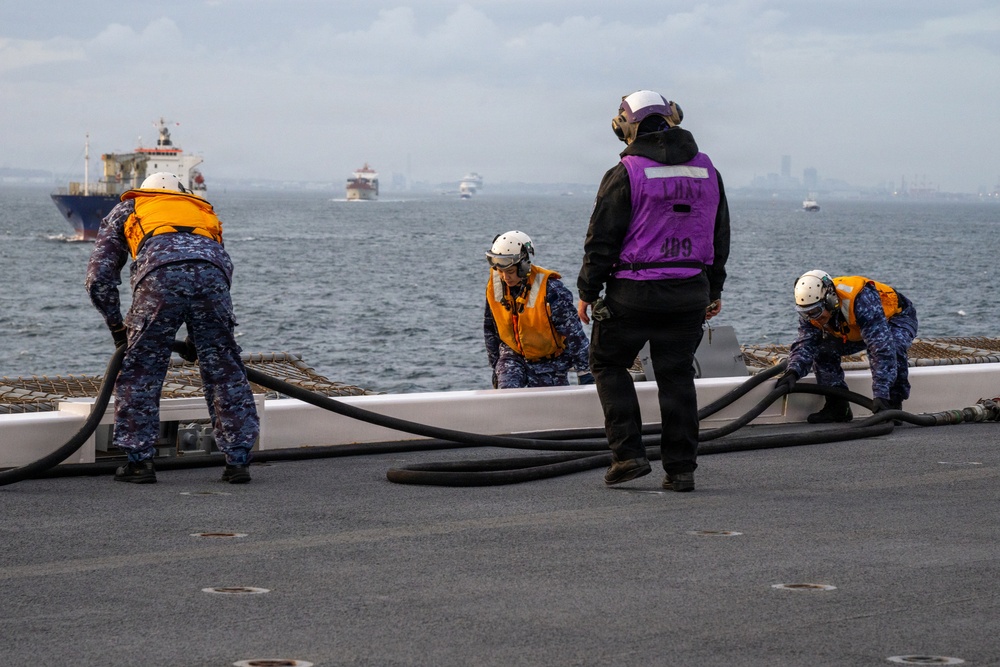 U.S. Marines, Sailors and JMSDF members carry out a flight deck operation rehearsal